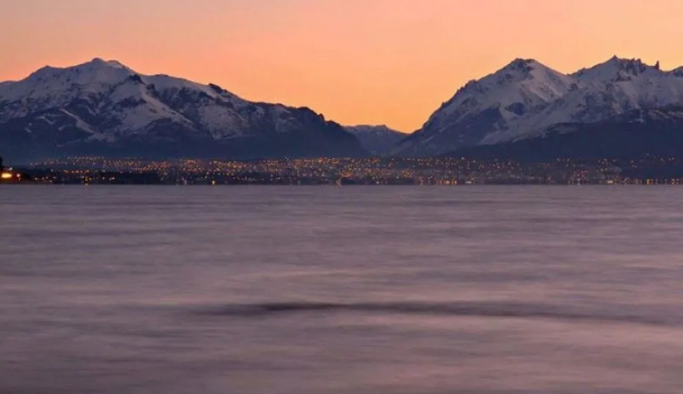 INSTANTANEA: Mágico atardecer en el Nahuel Huapi