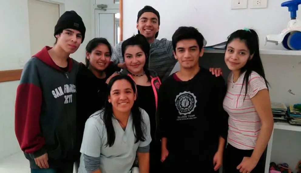 Alumnos y docentes de la ESRN 44, solidarios con vecinos de los barrios El Pilar II y Las Quintas