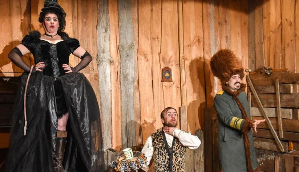 Teatro Casero versiona obra de Chéjov