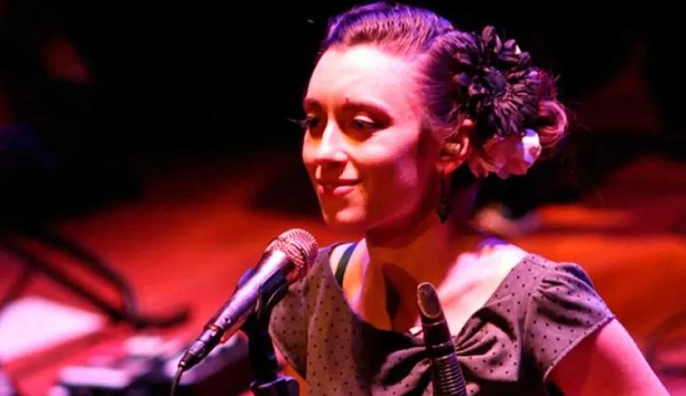 Hoy se presenta Chloe Feoranzo, la joven estrella del jazz