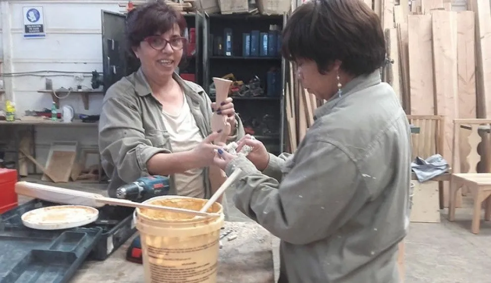 Capacitaron para construcción de la estufa social “SARA”