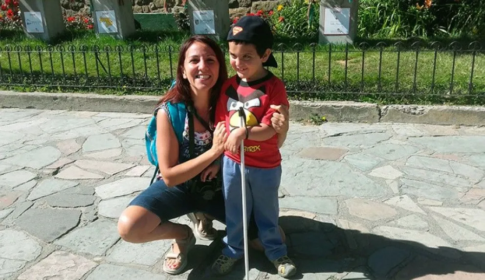 Lázaro, pequeño no vidente que disfruta Bariloche