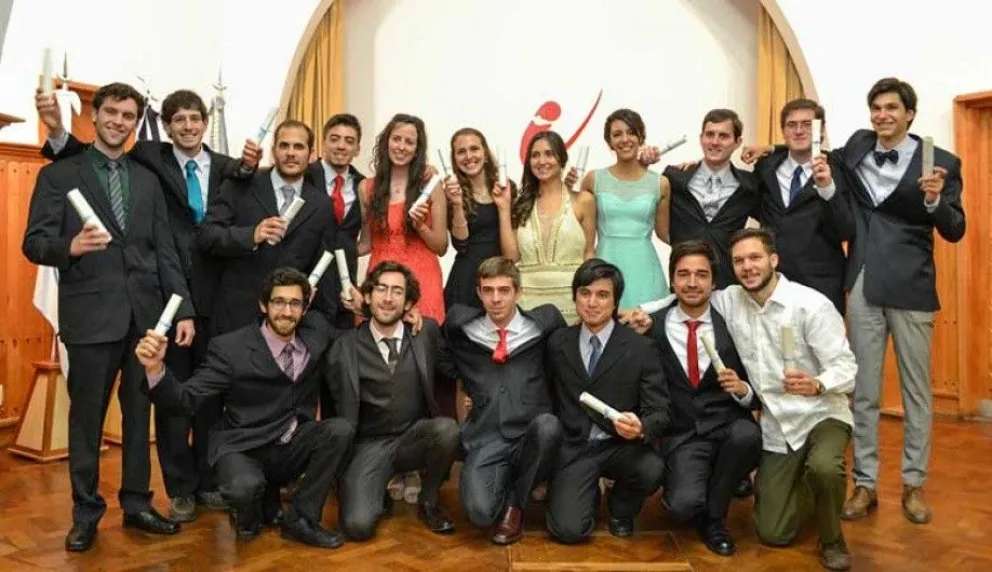 Egresaron 54 nuevos profesionales de física e ingeniería del Balseiro