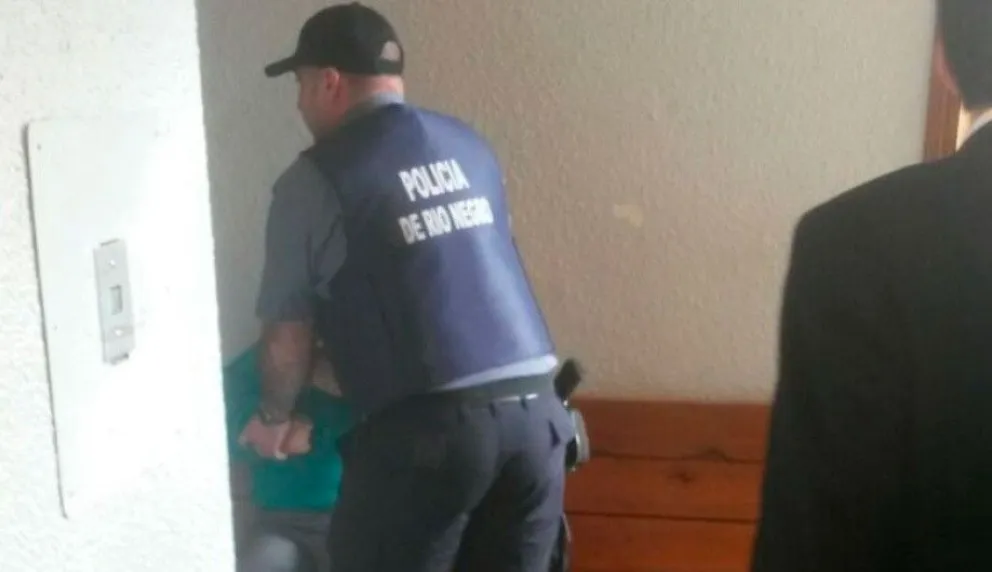 Quiso saltar de una ventana de tribunales porque allanaron su vivienda