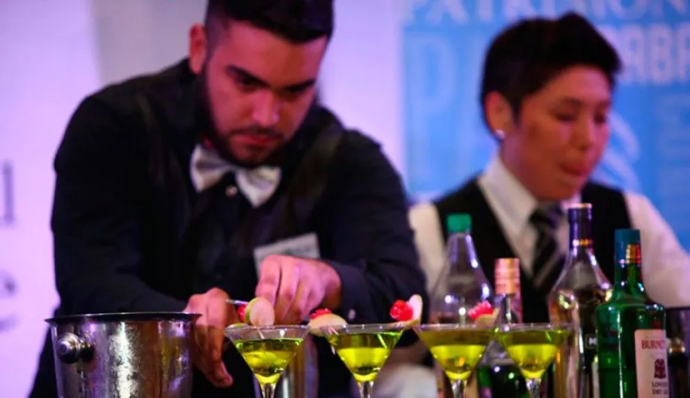 Los jóvenes demostraron sus destrezas en el Certamen de Bartenders