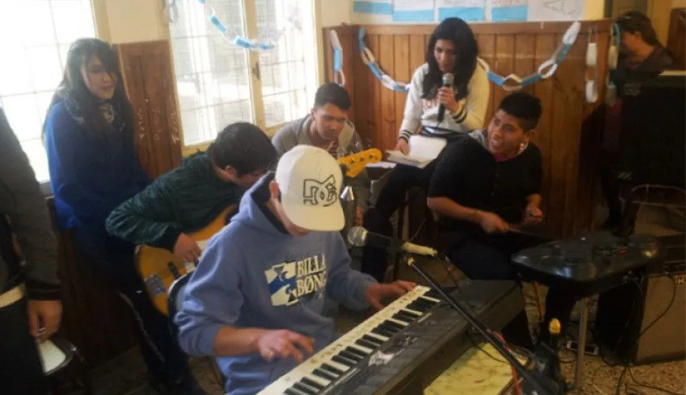 Fiesta en el CEM 44 con sentido comunitario