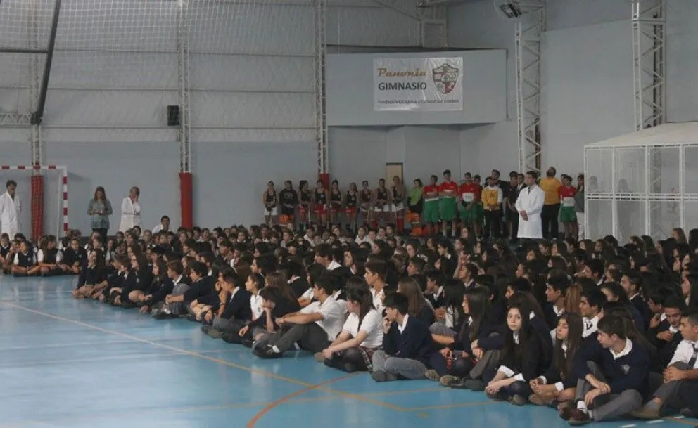 San Esteban inauguró nuevo gimnasio con piso único en Río Negro