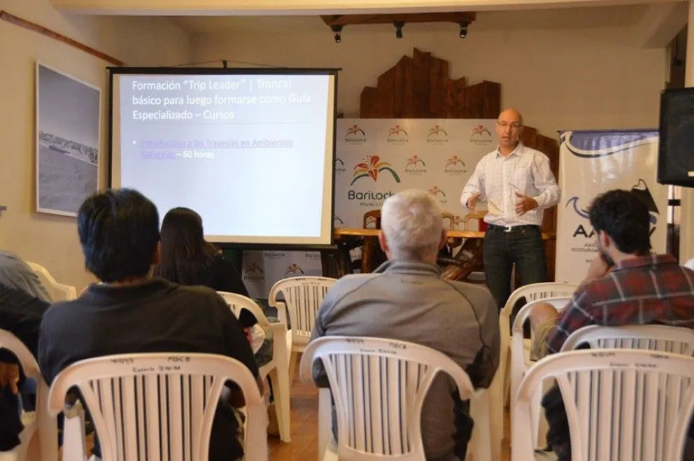Presentan cursos de formación sobre Turismo Aventura