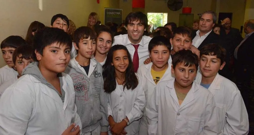 Anuncian pago record de Ayuda Escolar Anual