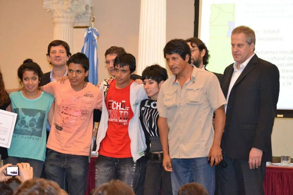 Alumnos del CEM 44 recibieron el “Premio Presidencial Escuelas Solidarias 2013”