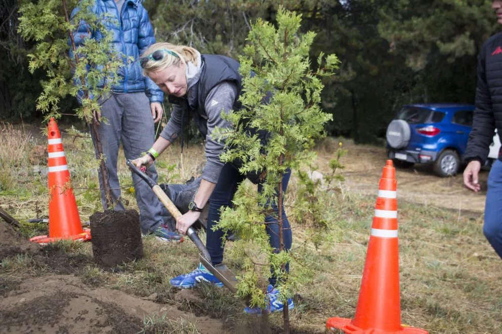 Se plantaron los primeros árboles del bosque Ironman en Jardín Botánico