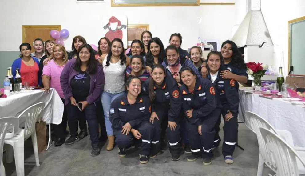 Agasajaron a las bomberas voluntarias por el Día Internacional de la Mujer