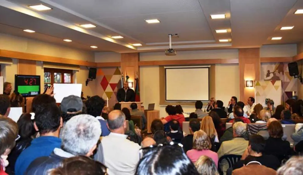 Controlarán el cumplimiento de la capacidad máxima en la sala de sesiones