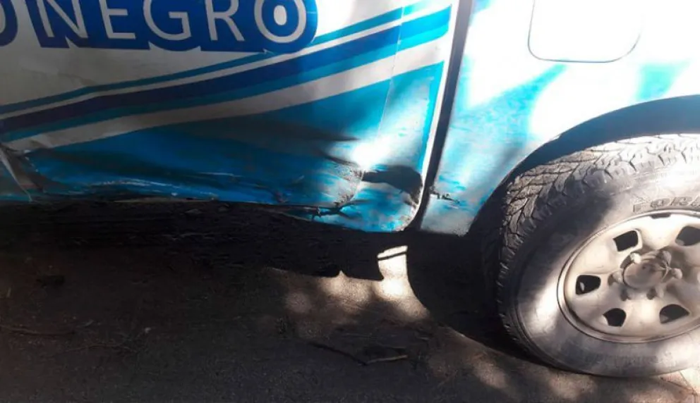 Patrullero iba a una emergencia y fue colisionado por un Ford Ka