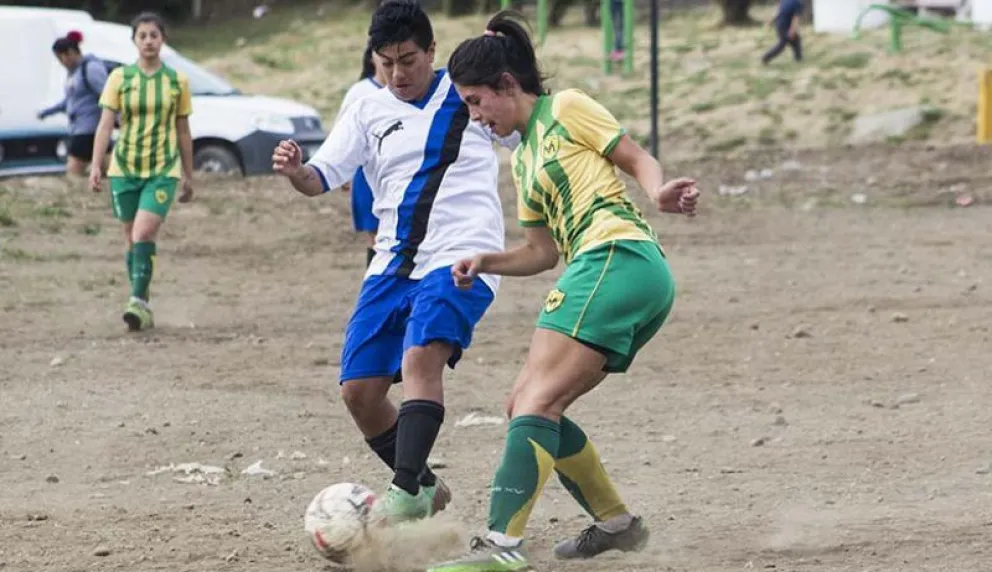 Se larga la octava del fútbol femenino