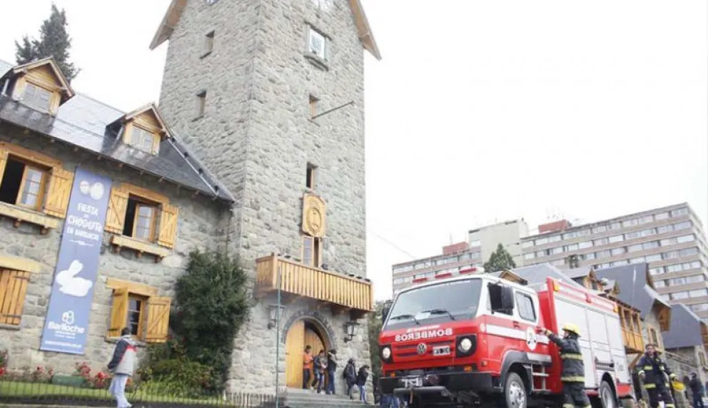 Un joven intentó prender fuego el edificio del Centro Cívico