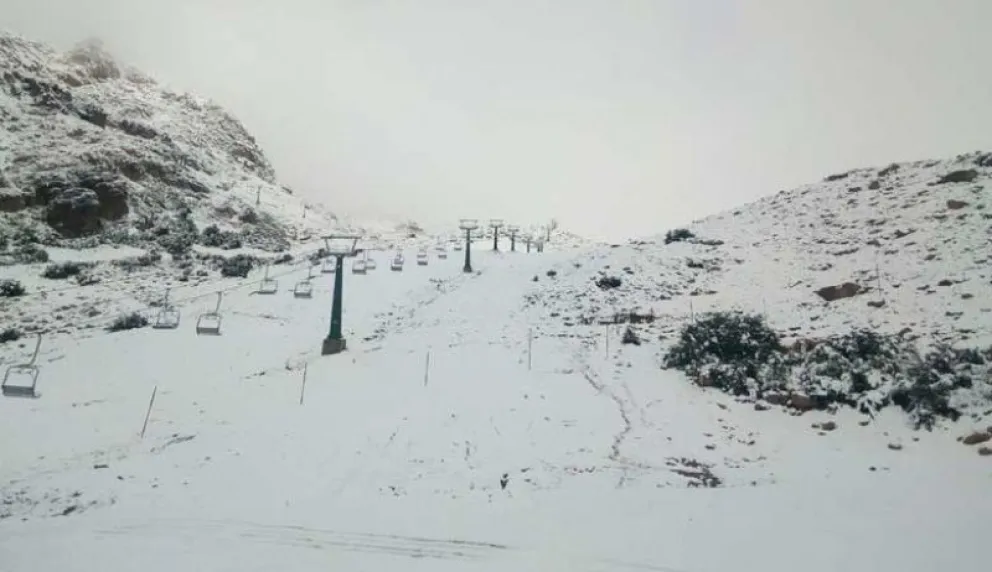Hermosa nevada de verano en Catedral