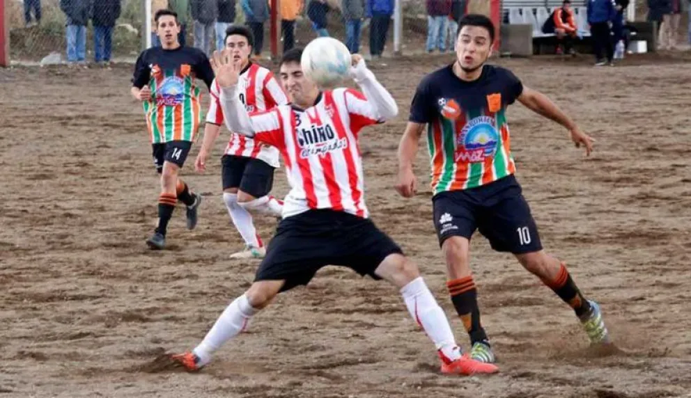 Estudiantes Unidos ganó en El Bolsón y Puerto Moreno empató sin goles con Pincharratas