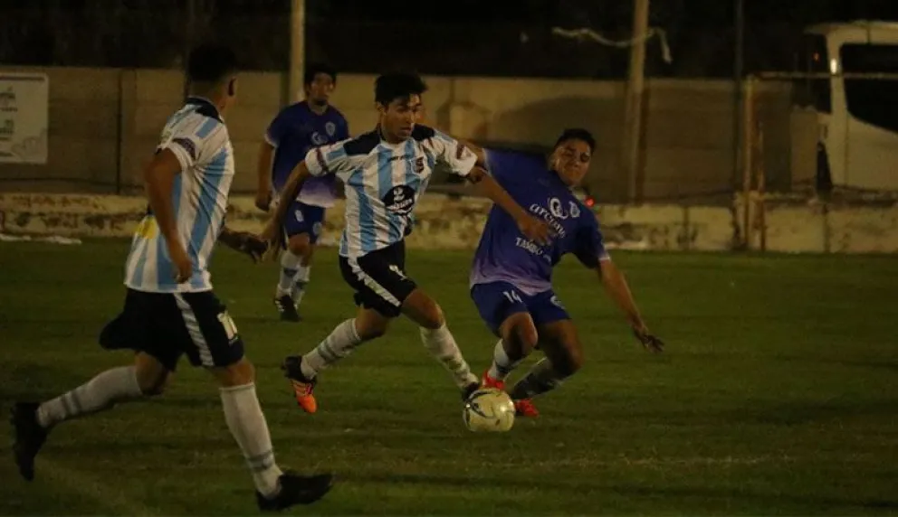 Centenario derrotó a Dina Huapi y pasó a la semifinal del Federal C