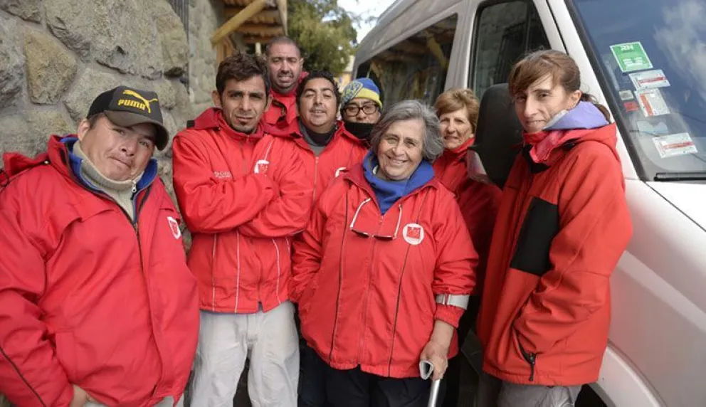 Personas con discapacidad de una fundación de Roca visitaron INVAP