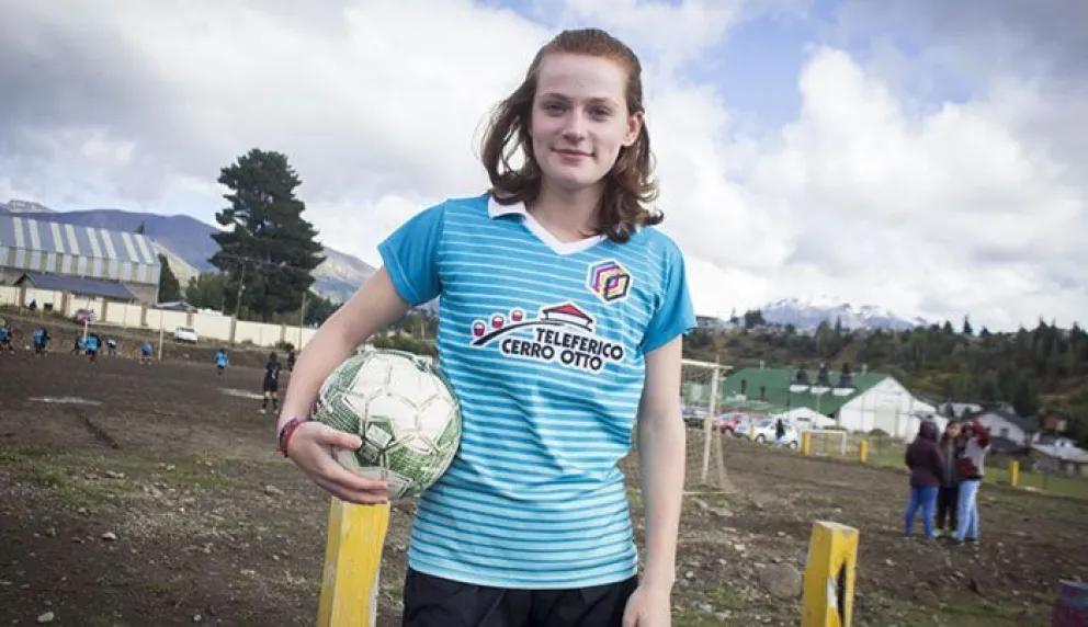 Una jugadora de Alemania en la Liga Municipal de Fútbol Femenino