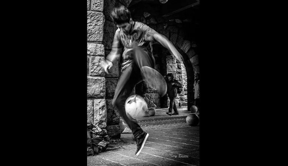 “Miradas indiscretas”, exposición fotográfica sobre el pulso de la ciudad
