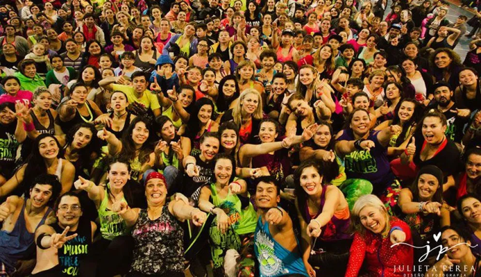 Casi 400 personas participaron de la clase magistral de zumba a beneficio del hospital