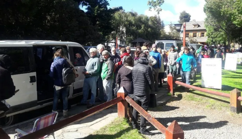 Juntaron firmas afuera de la sesión del Concejo