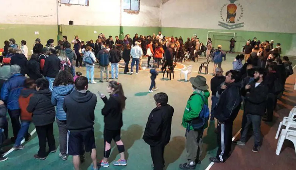 Juntaron firmas afuera de la sesión del Concejo