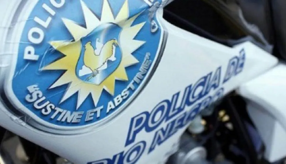 El conductor de un vehículo giró en "U" en Bustillo y provocó la caída de un motociclista