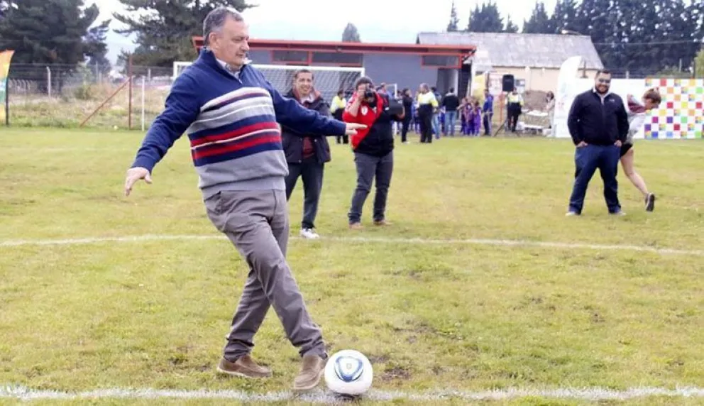 Inauguraron la cancha de césped para el fútbol femenino
