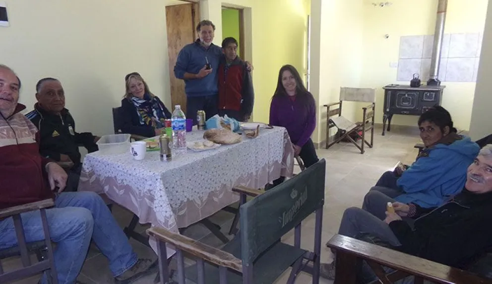 La familia Fernández, del Paraje Panquehuao, inauguró su hogar entre amigos