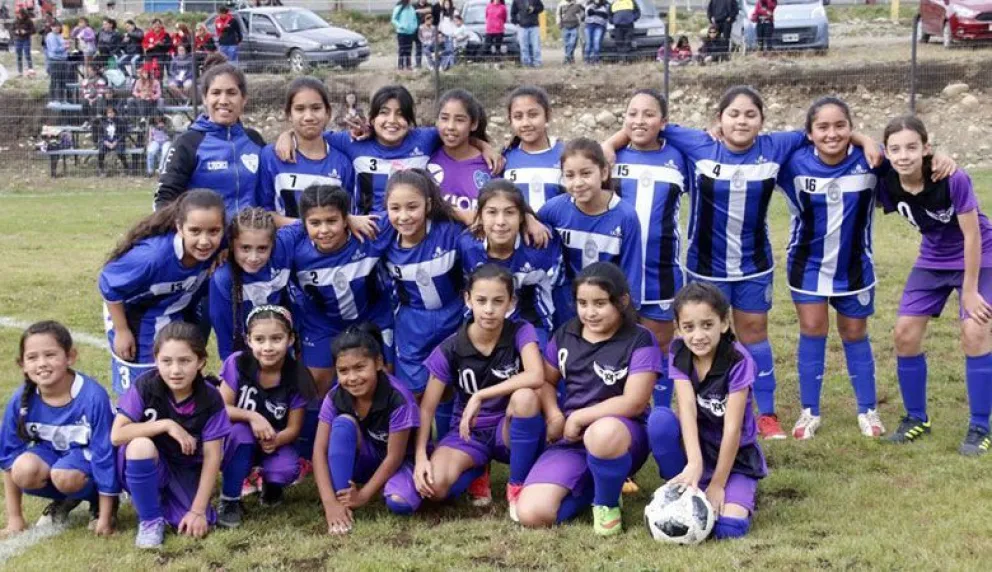 FUTBOL FEMENINO: Pinocho goleó a Independiente y estiró su ventaja