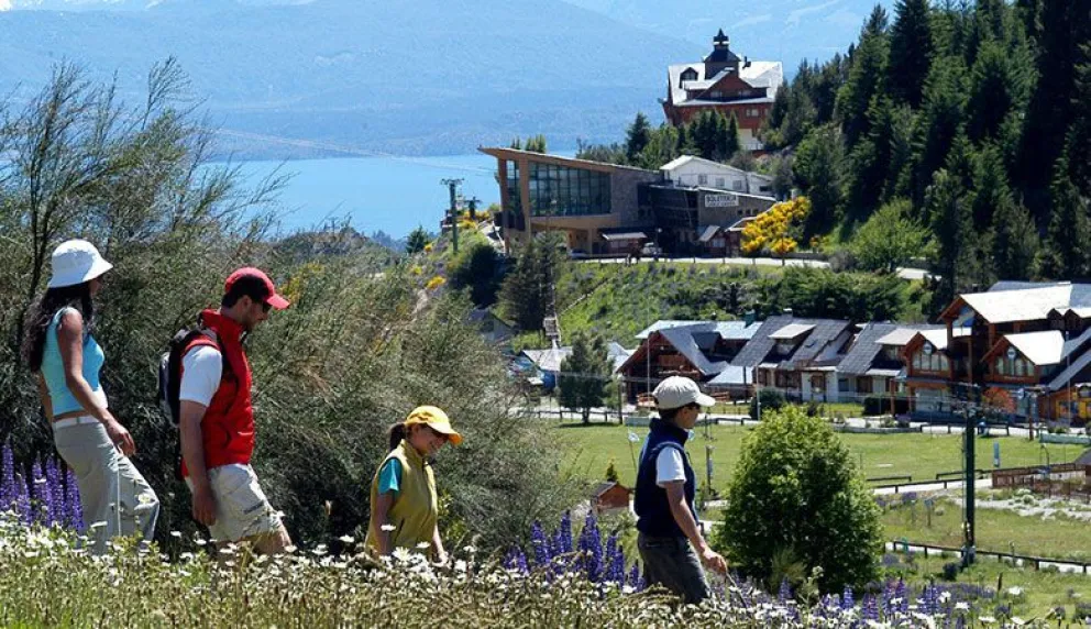 Llamado a renovación anual de guías de turismo