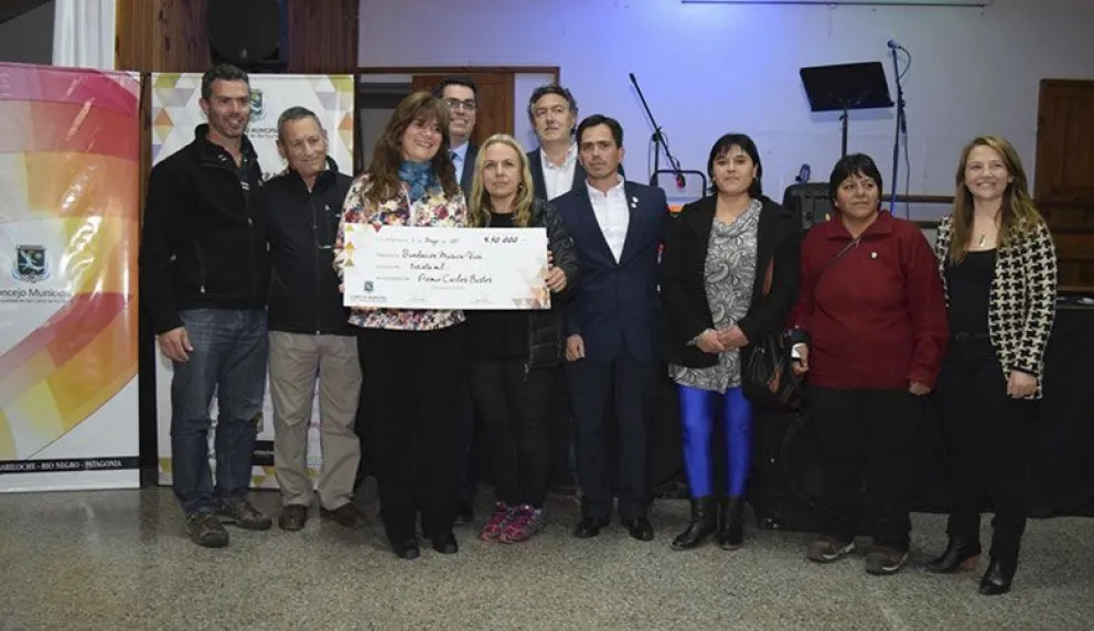 Convocan a la segunda edición del Premio Carlos Bustos