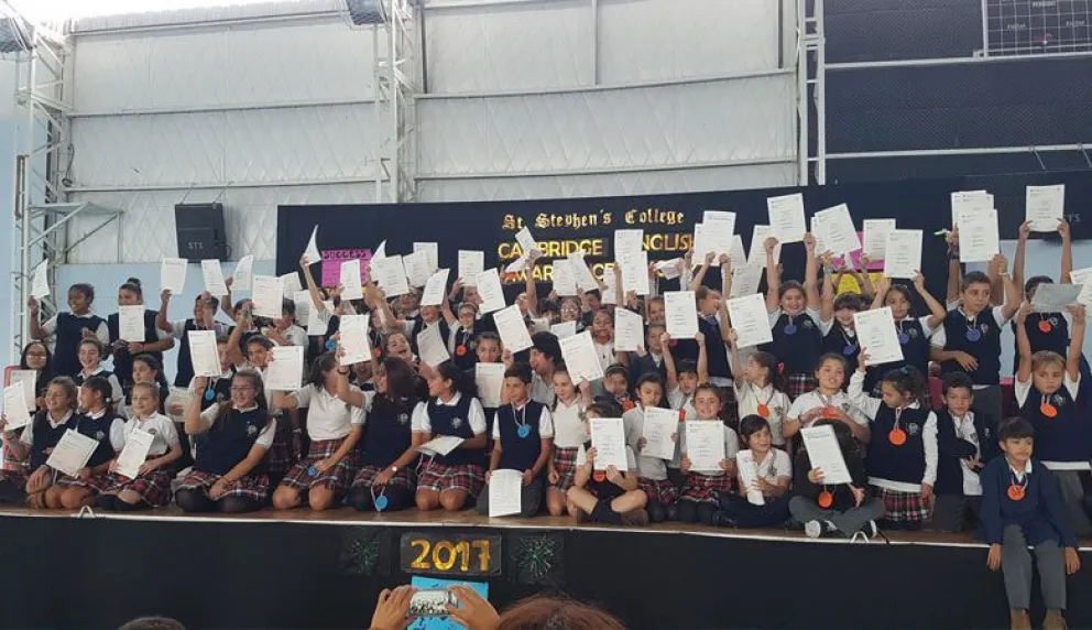 Alumnos del Colegio San Esteban recibieron sus certificados de Cambridge