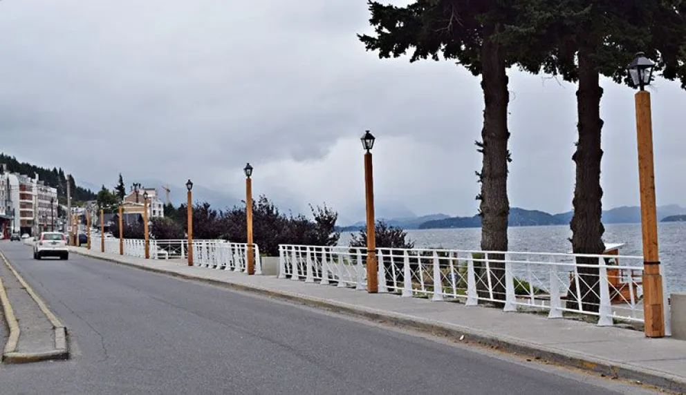 Barandas, farolas y miradores nuevos en la Costanera