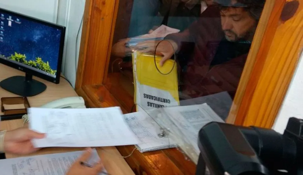Entregaron al Concejo Municipal 3.354 firmas por la iniciativa popular