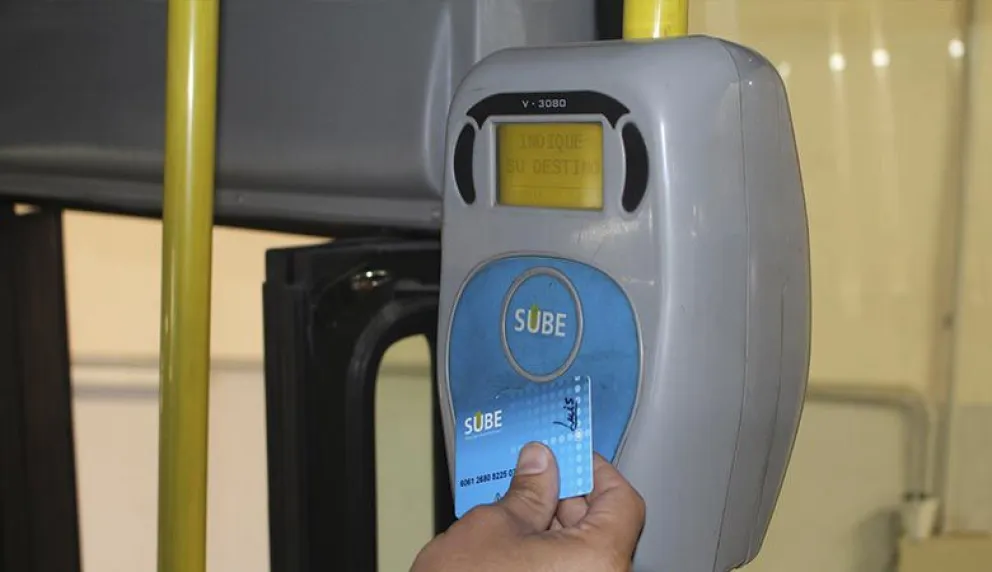 La actividad comercial y las grandes empresas pagarían los boletos gratuitos de colectivos