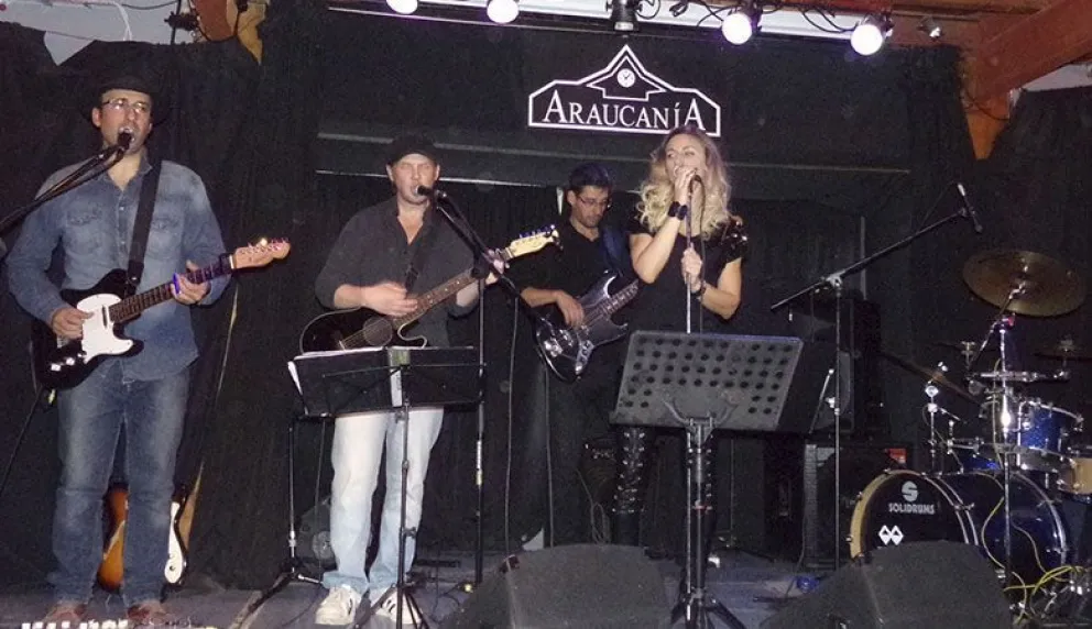 Caelica, música sin fronteras