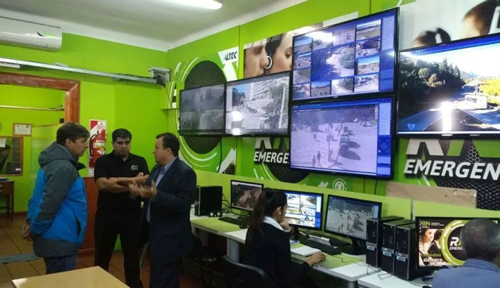 Comerciantes locales se interiorizaron sobre el sistema de cámaras del 911