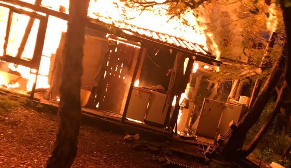 Un cortocircuito habría provocado el incendio de una casa   