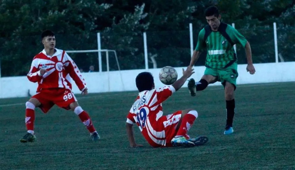 Atlético puso lo que hay que poner y dio la vuelta en la Primera de ADEFUL