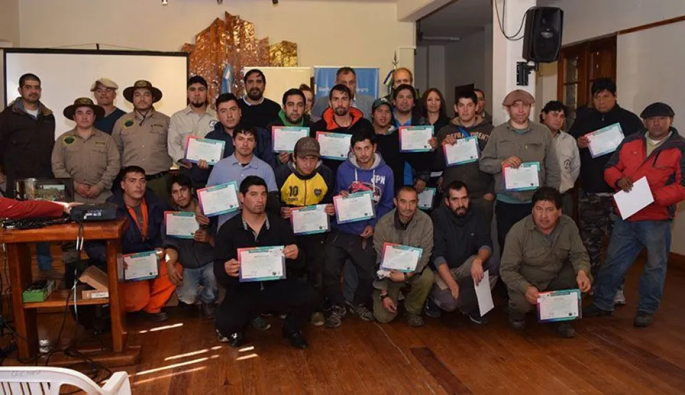 Trabajadores municipales fueron certificados como motosierristas