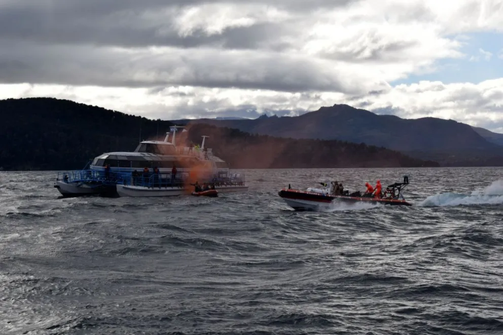 Hicieron un simulacro de choque de barcos en Puerto Pañuelo