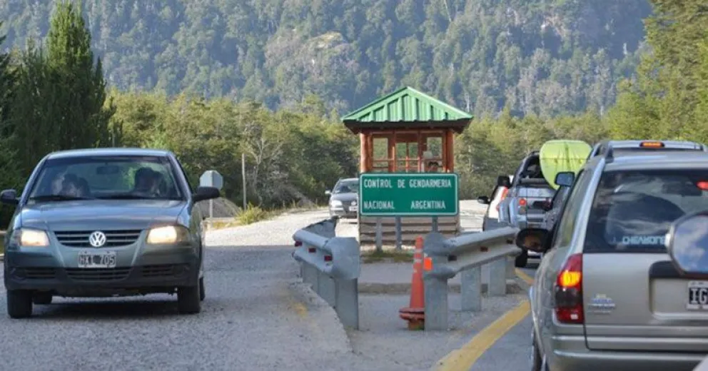 Los turistas que tengan tres dosis no tendrán que hacerse el test para entrar a Chile