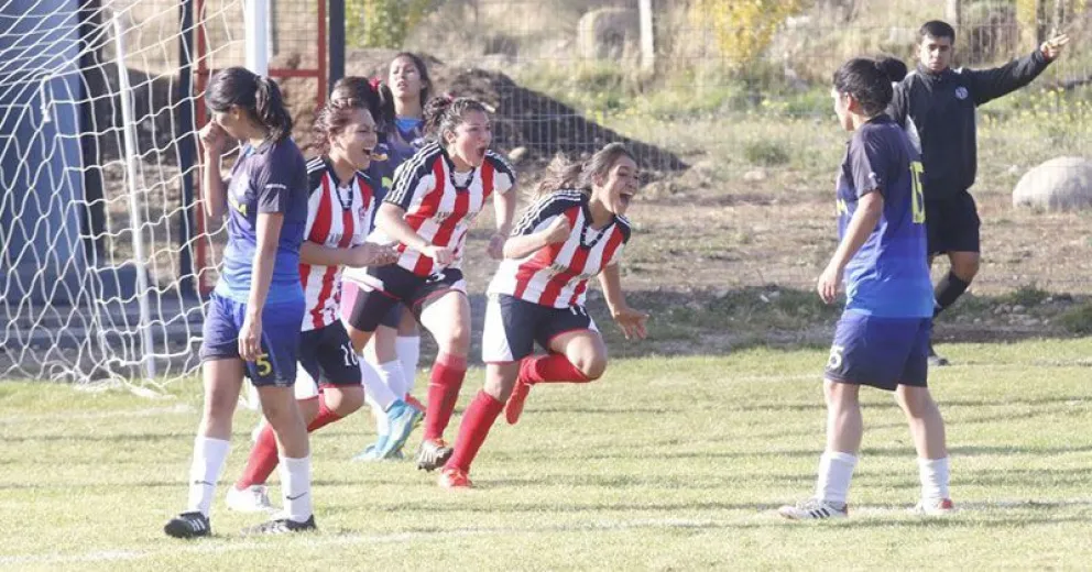 Luna Park y Pincharratas, a la final del femenino