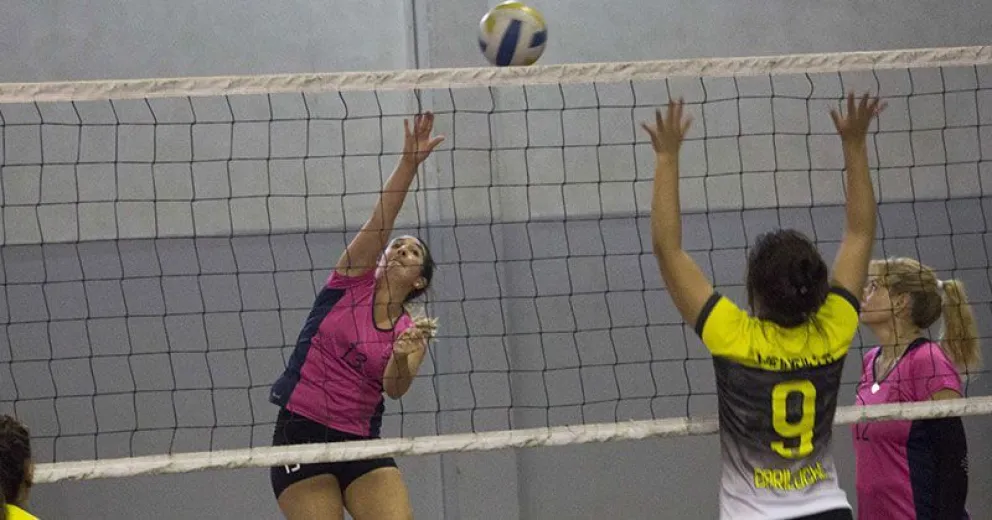 El Municipal N° 1 recibió a los Juegos Barilochenses de Vóley
