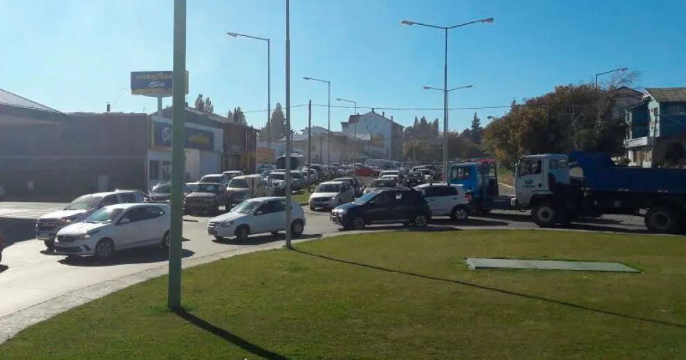 Demoras en el Ñireco por comienzo de obra de bacheo