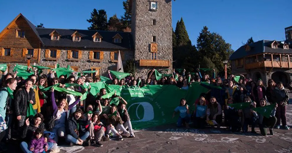 Realizaron un “Pañuelazo” en el Centro Cívico a favor del aborto legal